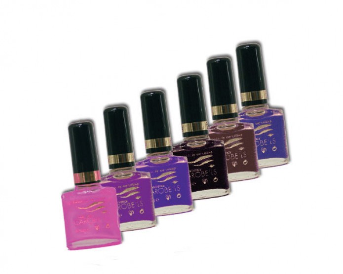   Carobels presents its new nail polish collection. 